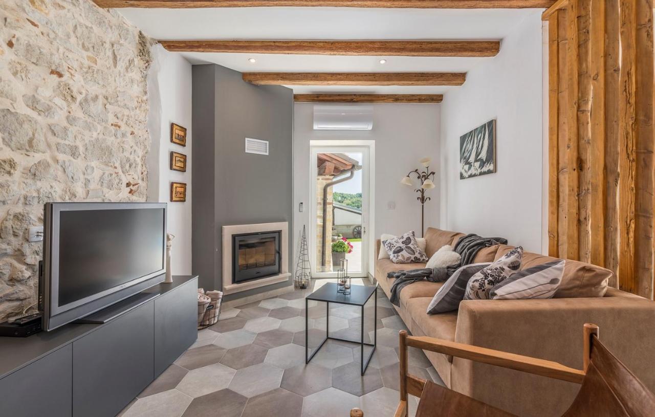 Beautiful Stone House - Villa Parentium With Private Pool Dračevac Εξωτερικό φωτογραφία