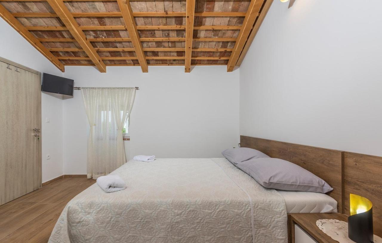 Beautiful Stone House - Villa Parentium With Private Pool Dračevac Εξωτερικό φωτογραφία